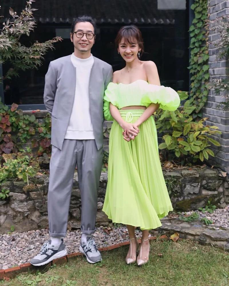 Trần Ý Hàm mắt lồi, má hóp, quá hốc hác dù đang mang thai-8