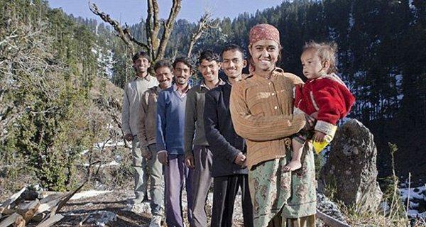 5 anh em ruột chung một vợ, con sinh ra không biết ai là bố-2