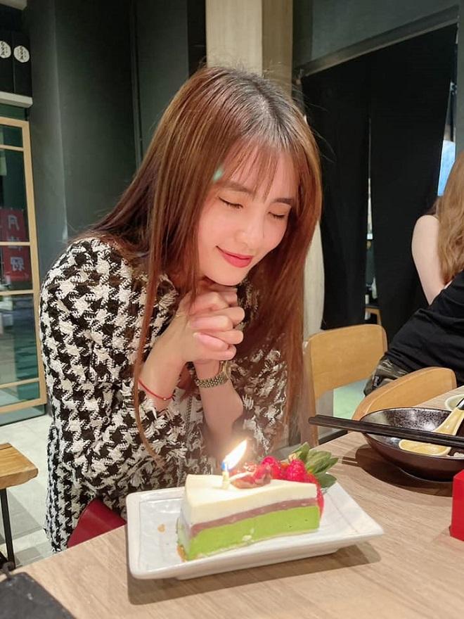 Em gái Công Vinh sang Singapore làm quán bar giờ ra sao?-4