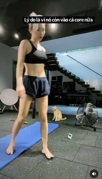 Tóc Tiên lộ vòng 1 như mẹ bỉm sữa khi tập gym tại gia-1