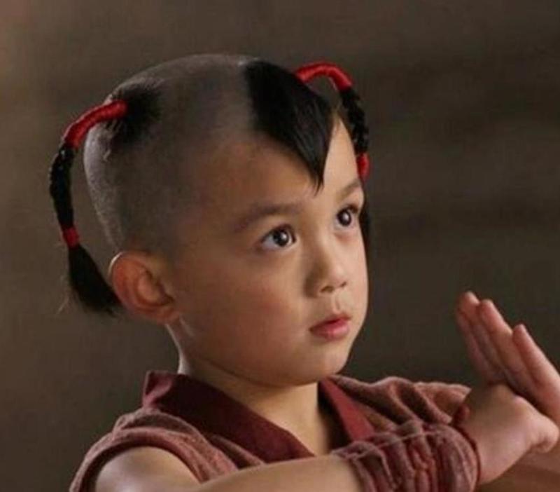 Sao nhí Na Tra một thời lộ cơ bụng 6 múi, lớn phổng phao thế này rồi?-1