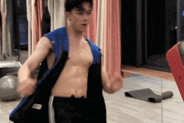 Sao nhí Na Tra một thời lộ cơ bụng 6 múi, lớn phổng phao thế này rồi?-7