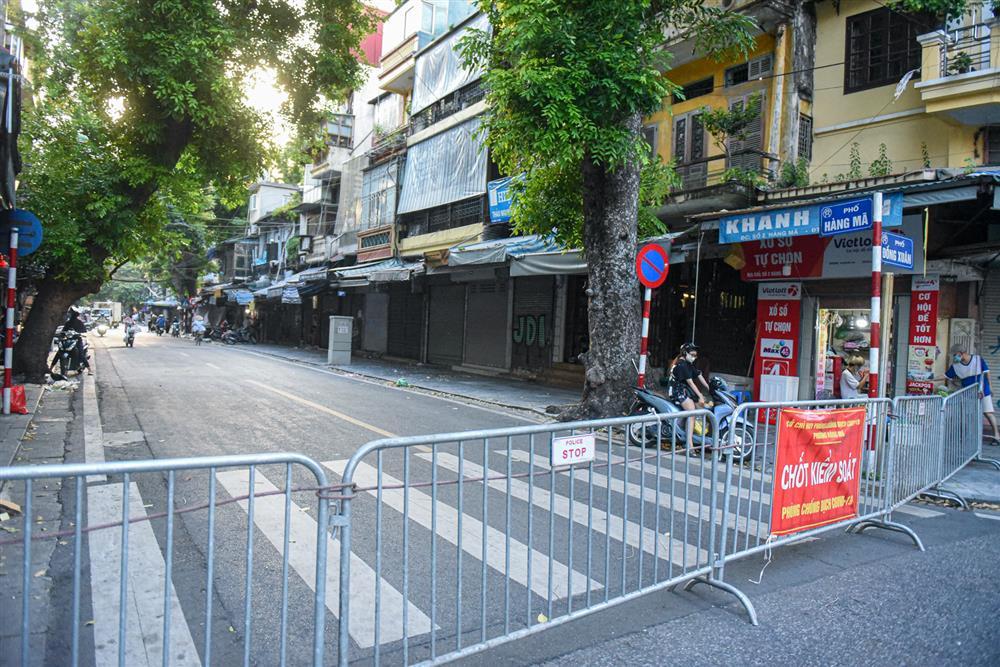 Thoắt vắng thoắt đông, mở cửa như đánh du kích ở phố Trung Thu-2