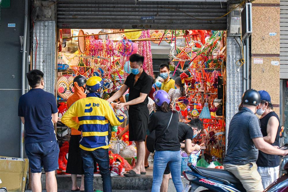 Thoắt vắng thoắt đông, mở cửa như đánh du kích ở phố Trung Thu-11