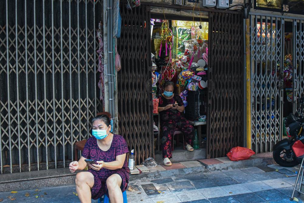 Thoắt vắng thoắt đông, mở cửa như đánh du kích ở phố Trung Thu-14