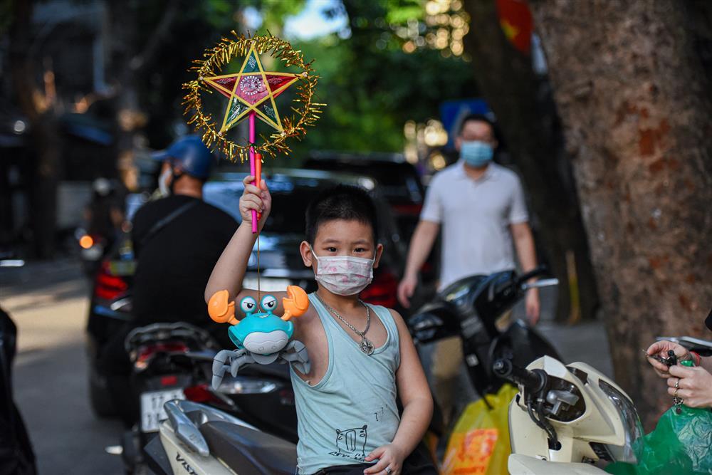 Thoắt vắng thoắt đông, mở cửa như đánh du kích ở phố Trung Thu-16