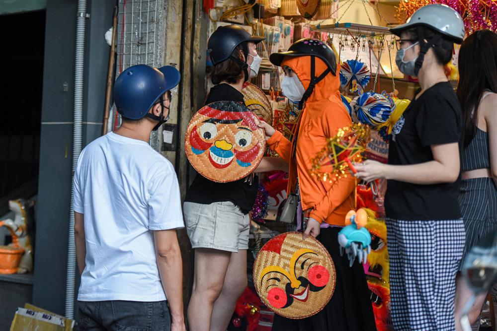 Thoắt vắng thoắt đông, mở cửa như đánh du kích ở phố Trung Thu-17