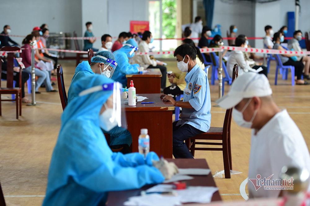 TP.HCM đề xuất cấp thẻ xanh cho người tiêm một mũi vắc xin-1