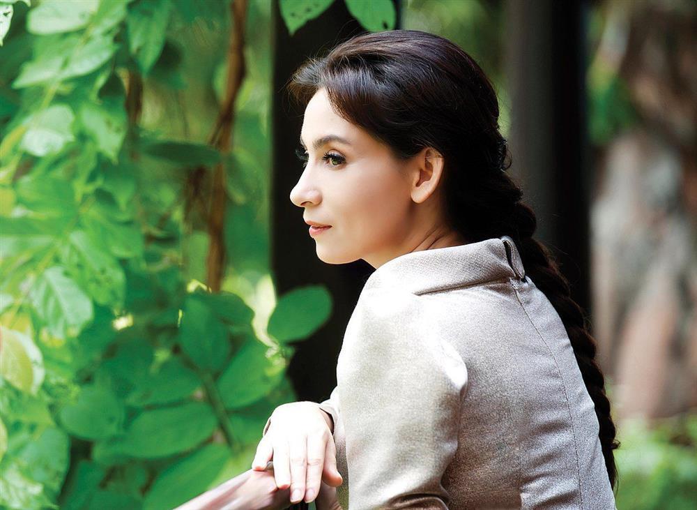 Phẫn nộ ảnh cáo phó giả Phi Nhung, Việt Hương quỵ bên linh cữu-6