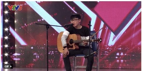 Thí sinh nhắn nhủ Việt Hương khi bị loại: Cô phải cố giữ cái chân ngồi đây-2