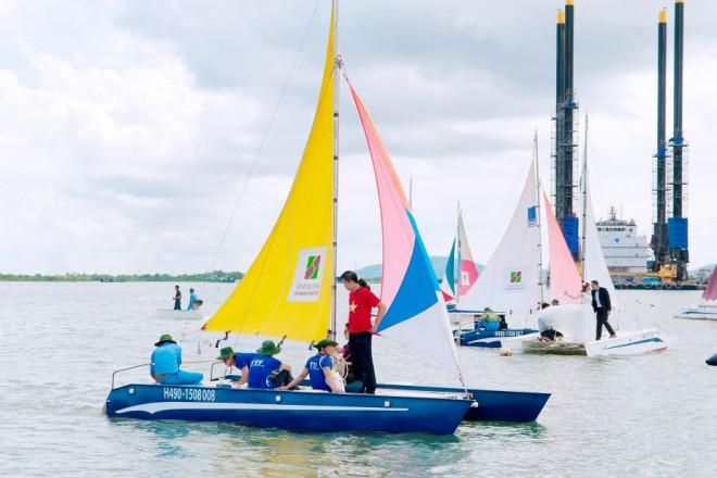 Check in bến thuyền buồm sang chảnh như ở trời Tây-5