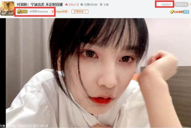 Lộ vòng 1, streamer làm ai cũng ngã ngửa với bí kíp khoe ngực-1