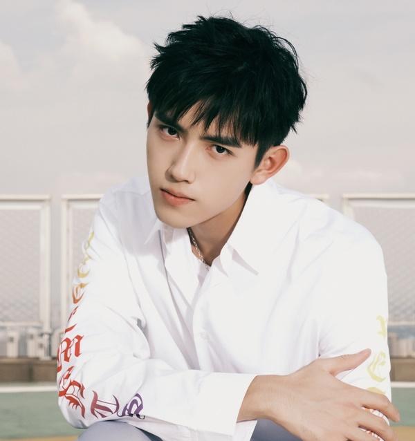 Con trai Điêu Thuyền Trần Hồng lao đao vì lệnh cấm ẻo lả-1