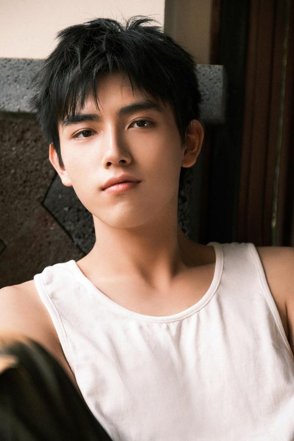 Con trai Điêu Thuyền Trần Hồng lao đao vì lệnh cấm ẻo lả-3