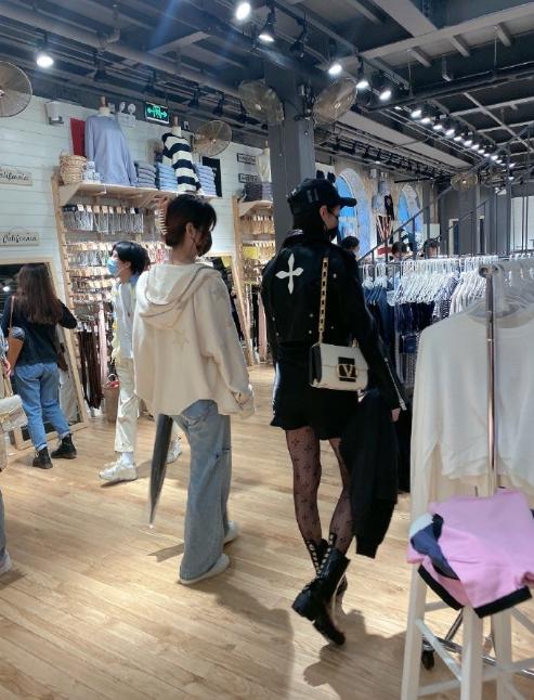 Body hoa hậu nhưng Quan Hiểu Đồng ăn mặc không thể mê-4