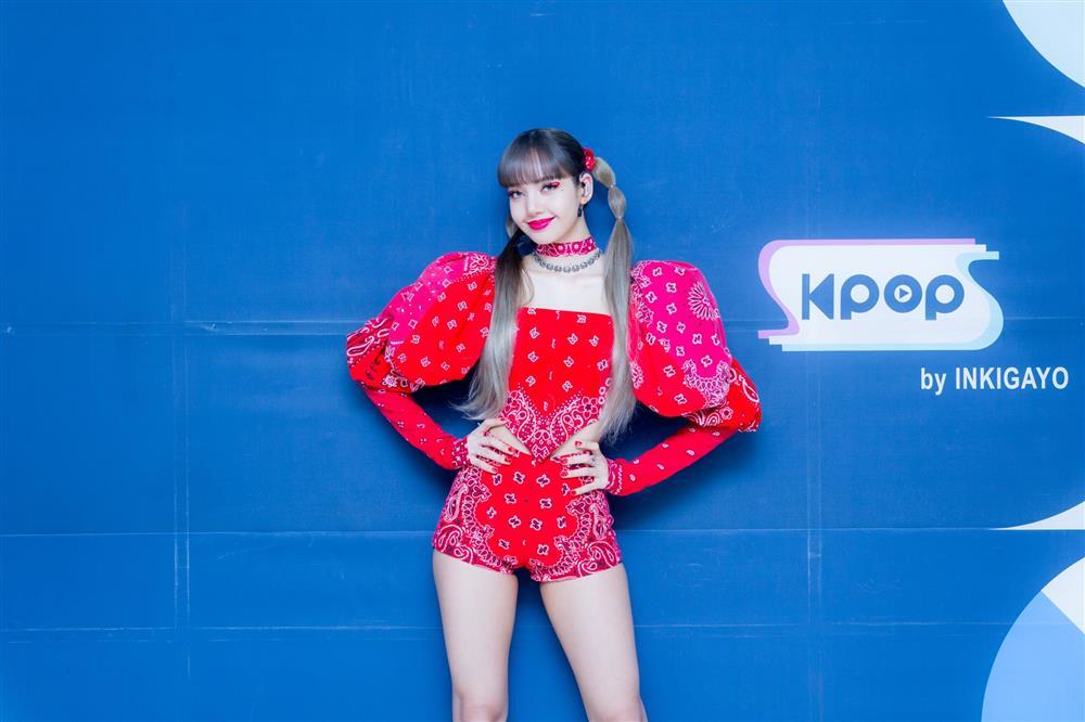 Lisa (BlackPink) trượt cup âm nhạc, fan tức giận ném đá đối thủ-3