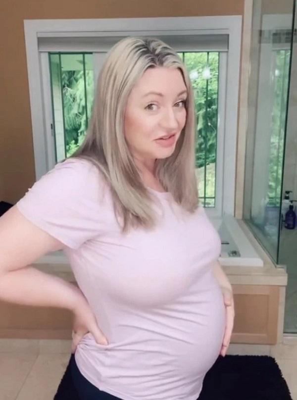 Hi hữu người phụ nữ mang thai đứa con thứ ba ở tuổi 62-1