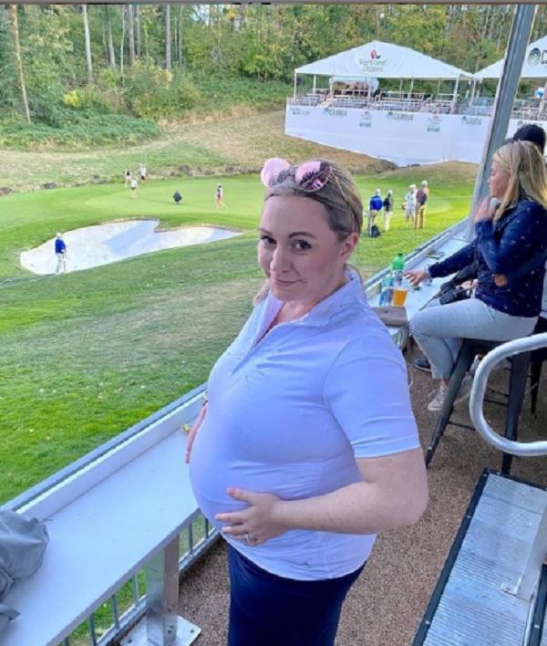 Hi hữu người phụ nữ mang thai đứa con thứ ba ở tuổi 62-3