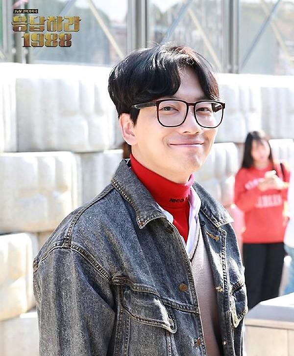 Sao nữ Squid Game đẹp lạ, bạn trai từng đóng Reply 1988-12