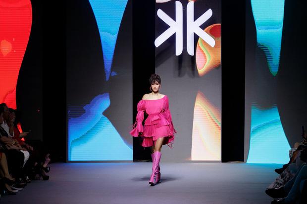 Tấm lưng sao Việt như dài ra cả kilomet vì quy tắc mix đồ bất hợp lý-5