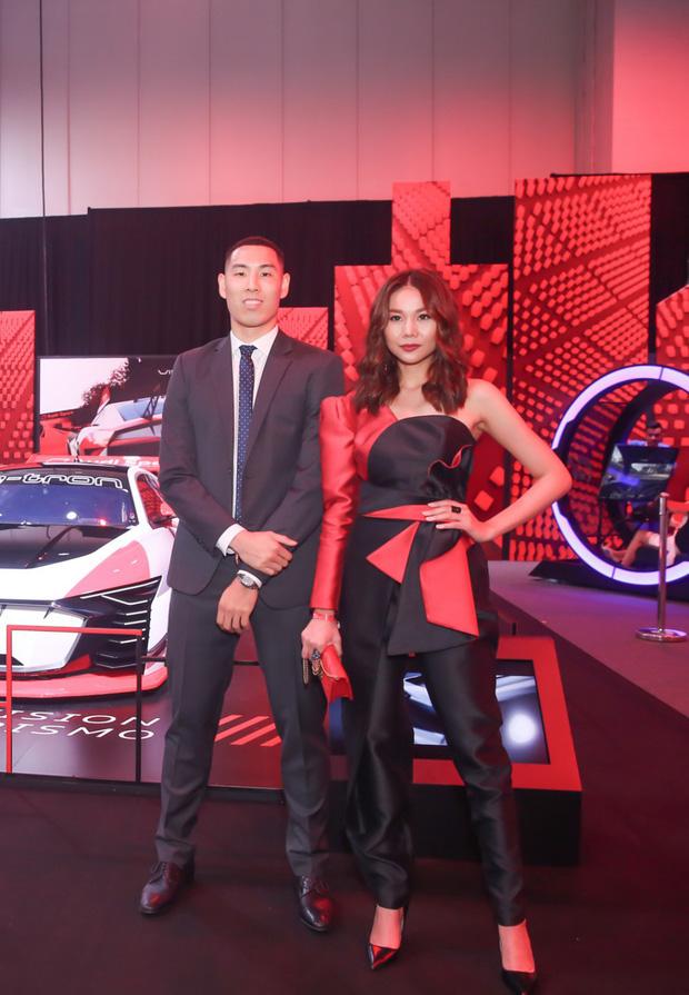 Tấm lưng sao Việt như dài ra cả kilomet vì quy tắc mix đồ bất hợp lý-7