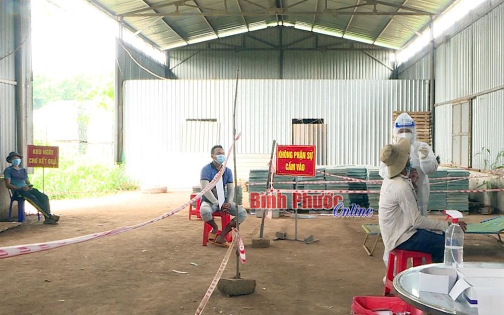 Bình Phước: Bắt xe tải chở 7 người trong thùng trốn chốt kiểm dịch-2