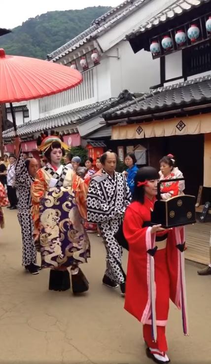 Nghi lễ rước dâu lết 2 đổ 1, cô gái nào lấy chồng cũng thất kinh-1