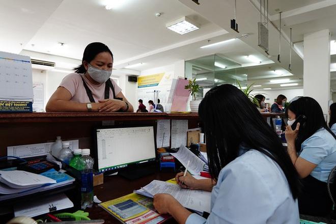 Cán bộ, viên chức, công chức có thẻ xanh Covid đi làm lại từ ngày 1/10-2