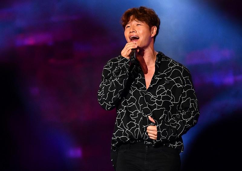 Fans nổi da gà với giọng Kim Jong Kook: Anh hát bằng cơ bắp à?-3