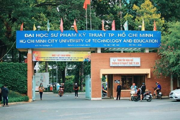 Giáo viên sốc nặng khi nhìn vào máy tính học online-1