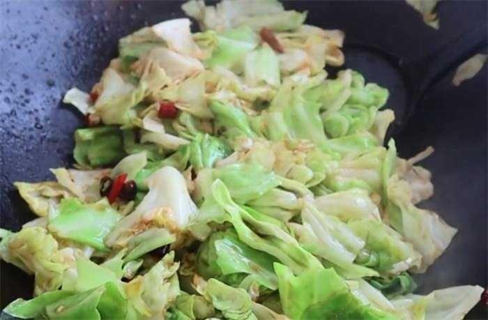 Bắp cải xào kiểu Trung Hoa, bảo đảm giòn ngon mà cực lạ miệng-3