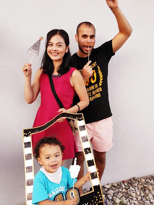 7 năm trước, Xuân Thùy sang Thụy Sĩ sau đám cưới với anh Gerard Bieler. Cô nói động lực duy nhất để ra nước ngoài định cư là tình yêu. Chồng Xuân Thùy làm việc trong ngân hàng, có sở thích du lịch. Cả hai lần đầu gặp gỡ tại Việt Nam vào mùa Valentine năm 2011. Khi đó, anh Gerard Bieler đang thực hiện chuyến đi vòng quanh thế giới.