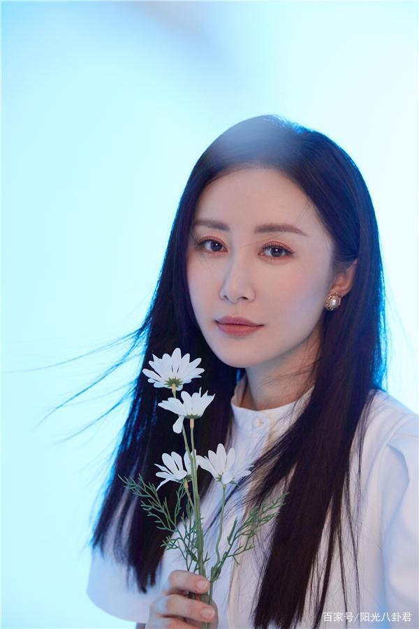 Mỹ nhân một thời Thư Sướng phải livestream kiếm sống-6