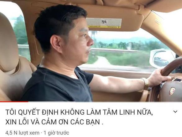 Người tự xưng Ngọc hoàng Đại đế bị sờ gáy sau nhiều phát ngôn gây sốc-3