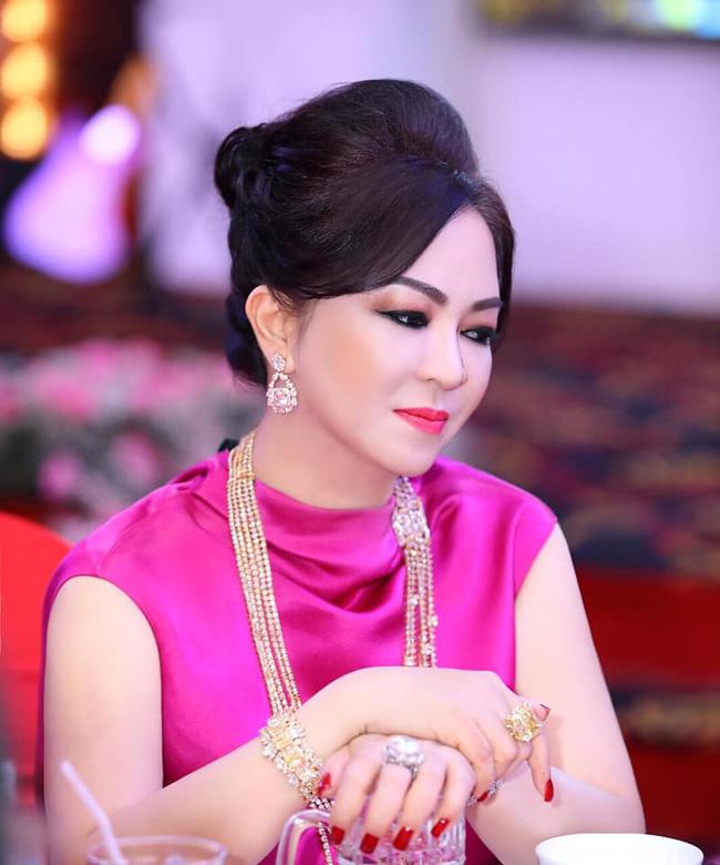 Bà Hằng tuyên bố sốc có trăm vệ sĩ, nếu phá rối chỉ đi không về-1