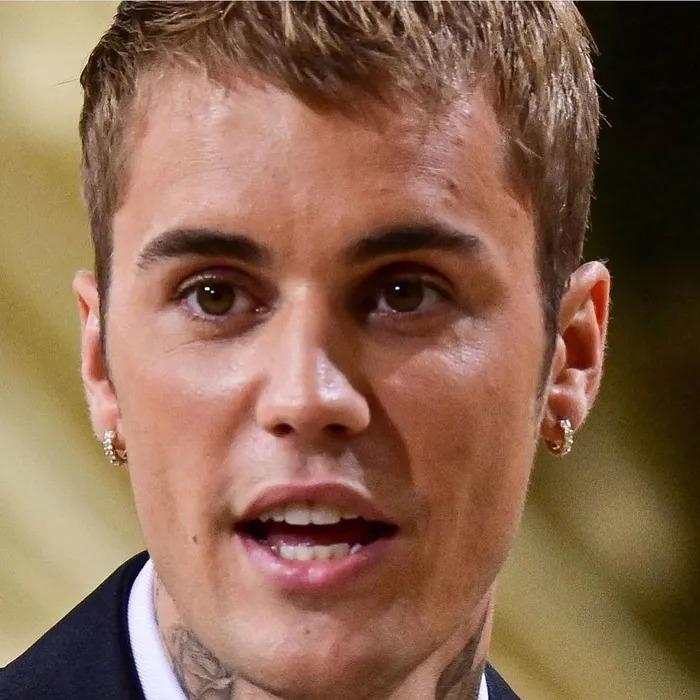 Sao Hollywood lộ da sần sùi khi makeup dày, Kendall Jenner gây bất ngờ-4