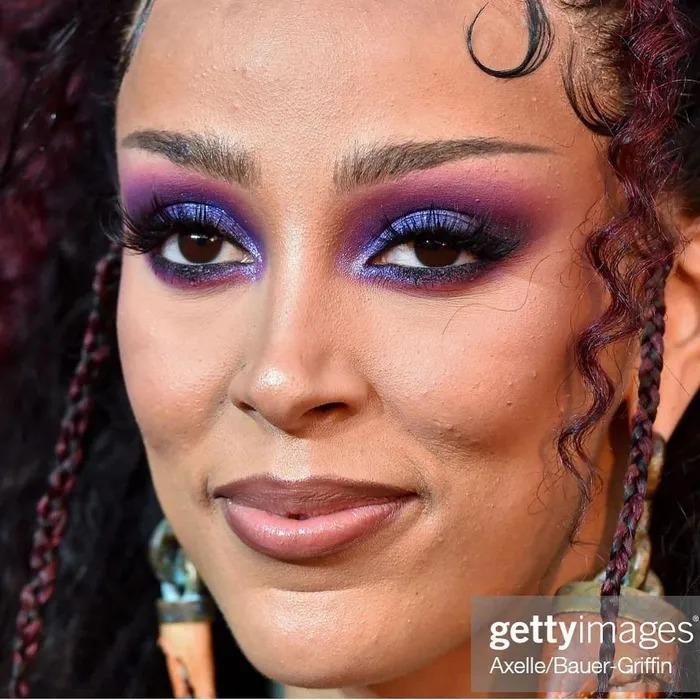 Sao Hollywood lộ da sần sùi khi makeup dày, Kendall Jenner gây bất ngờ-6