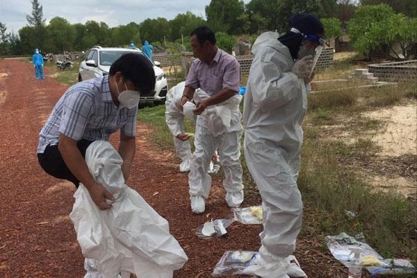 Lãnh đạo xã, phường phải khiêng người chết vì COVID đi chôn-1