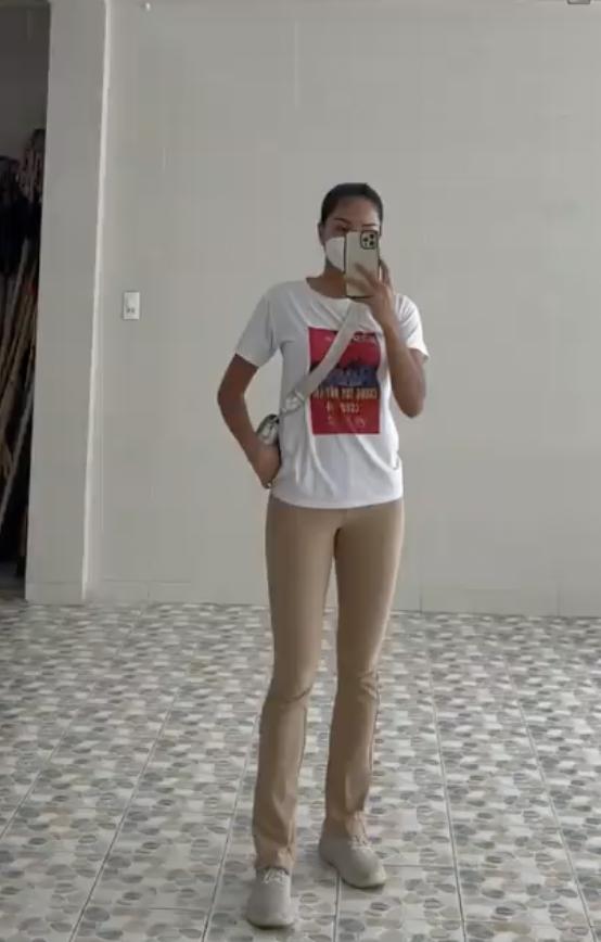 HHen Niê gây lú vì tưởng không mặc quần khi đi thiện nguyện-1