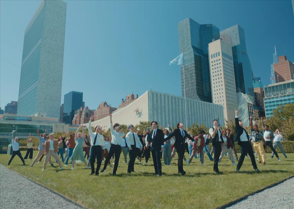 Màn trình diễn hoành tráng của BTS giữa trụ sở Liên Hợp Quốc-4