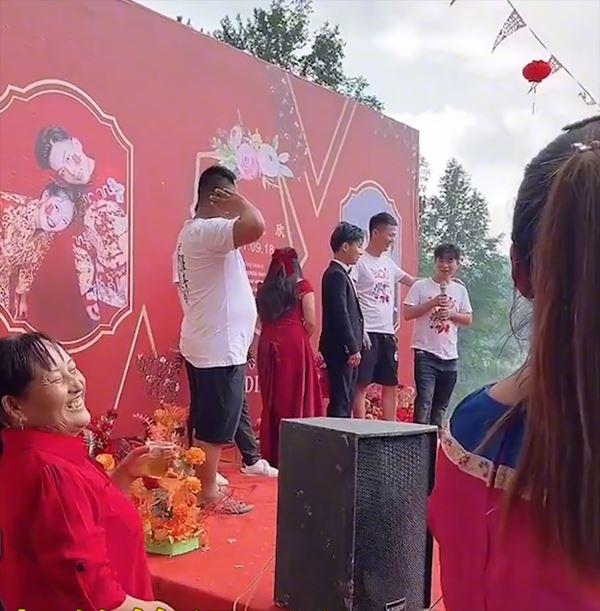 Tục đón rể, nhà trai ôm con khóc sướt mướt không nỡ rời xa-3