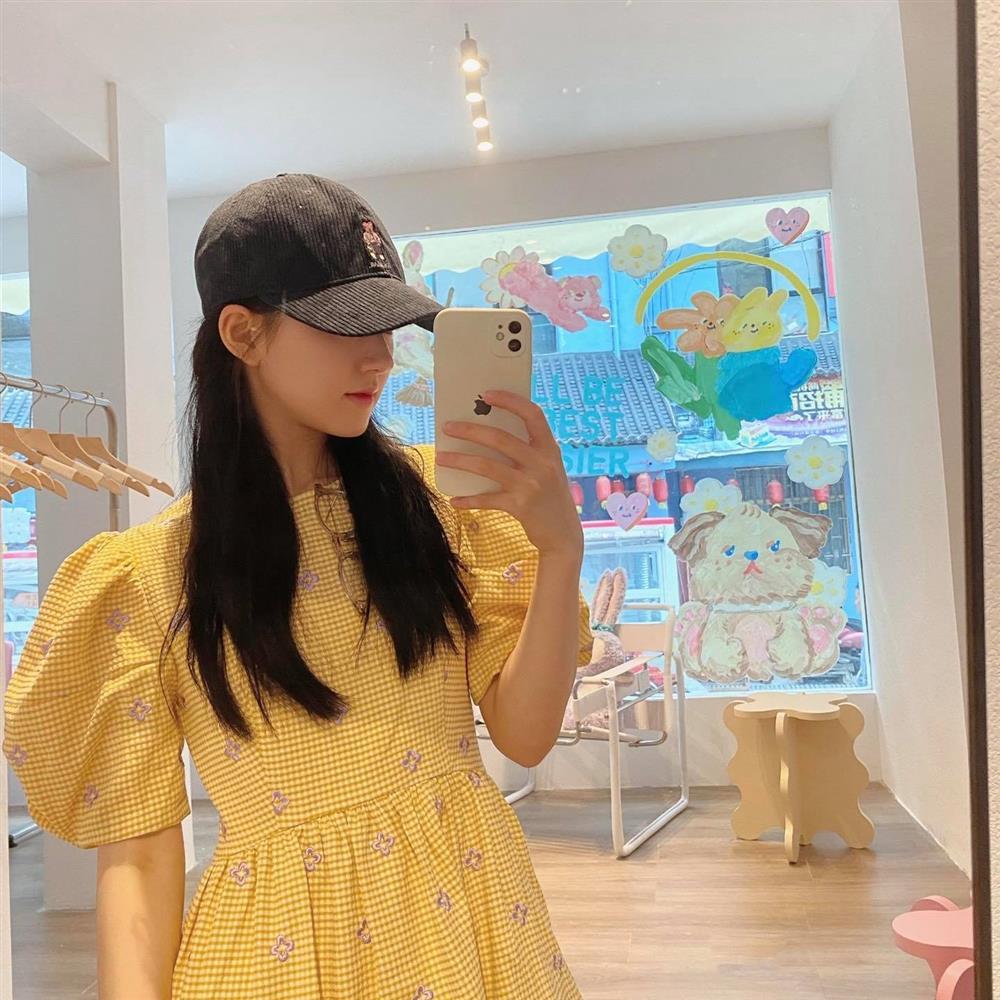 Triệu Lộ Tư vừa mở quán cafe đã bị cười khẩy vì đạo nhái-1