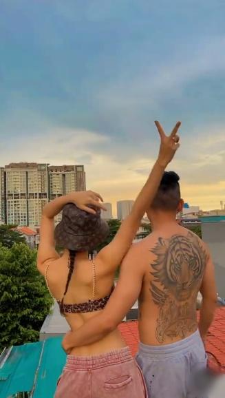 Phương Trinh Jolie và chồng sắp cưới khoe body cực cháy, xăm kín lưng-4