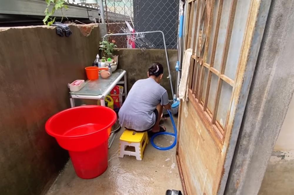 Cận cảnh phòng trọ của anh chăn bò Soytiet và bạn gái-7