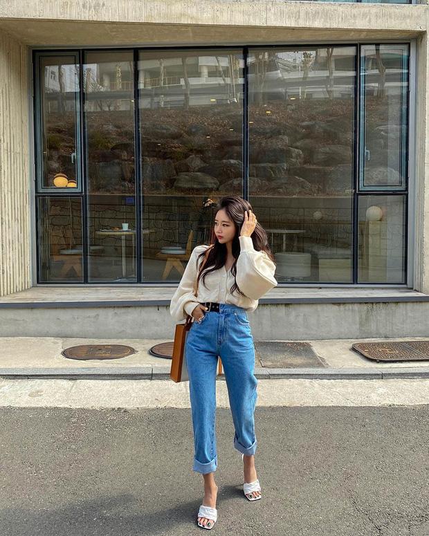 Công thức mix đồ với quần jeans giúp chị em tôn dáng-3