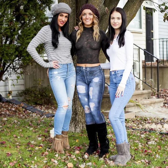 Sửng sốt cô gái không mặc quần áo ngang nhiên đi lại ở siêu thị-2