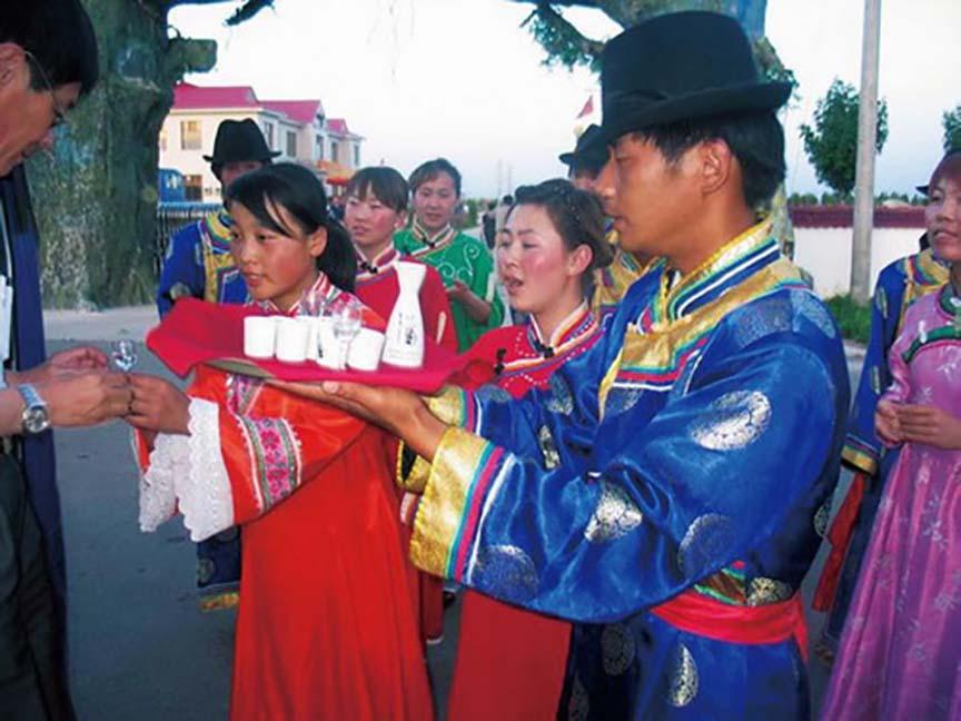 Lạ lùng bộ tộc Daur bói gan gà để chọn ngày cưới-8