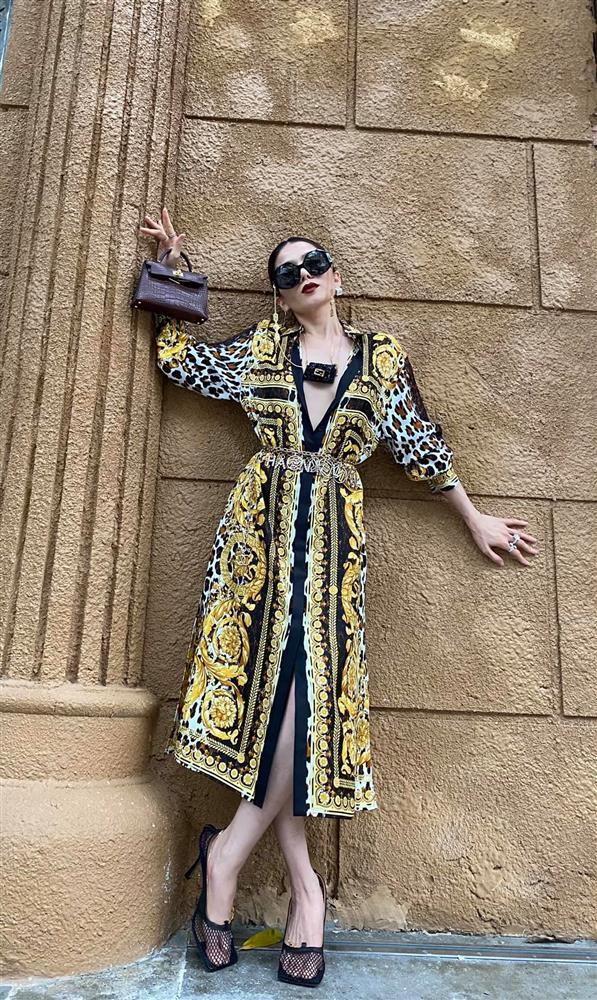 Lệ Quyên thả rông đón Trung Thu, để lộ vòng 1 mất hút-1