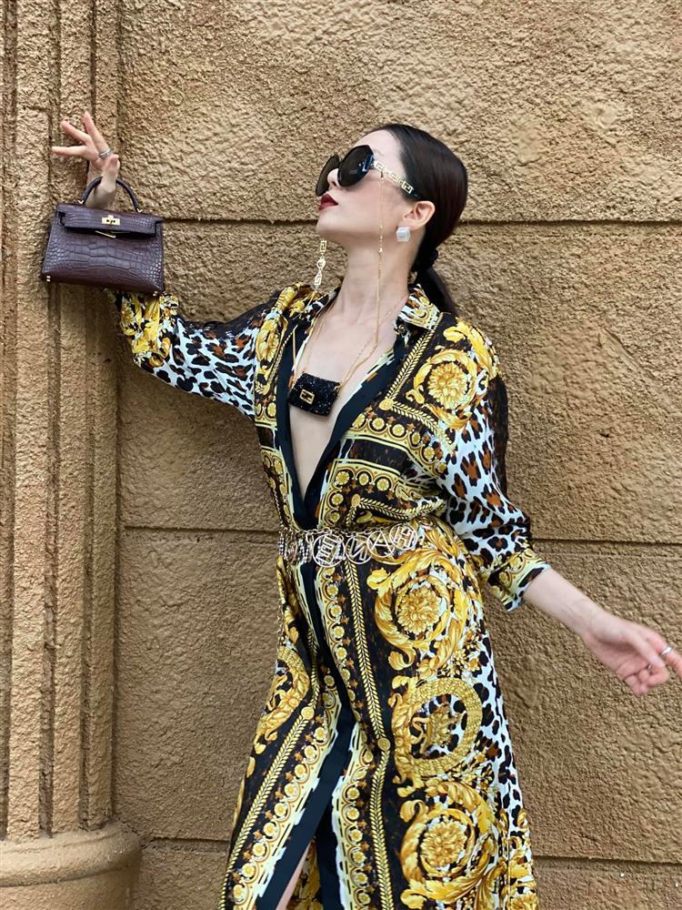 Lệ Quyên thả rông đón Trung Thu, để lộ vòng 1 mất hút-2