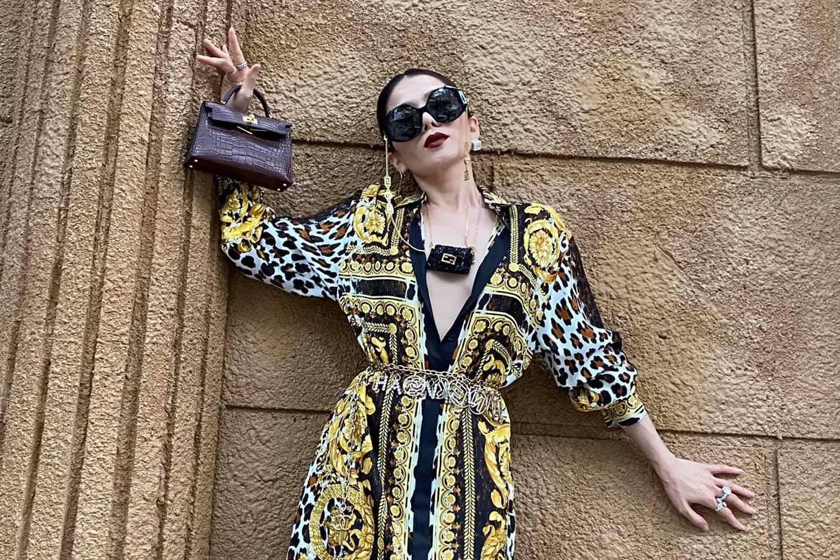 Lệ Quyên nghiện pose dáng chổng mông phản cảm-15